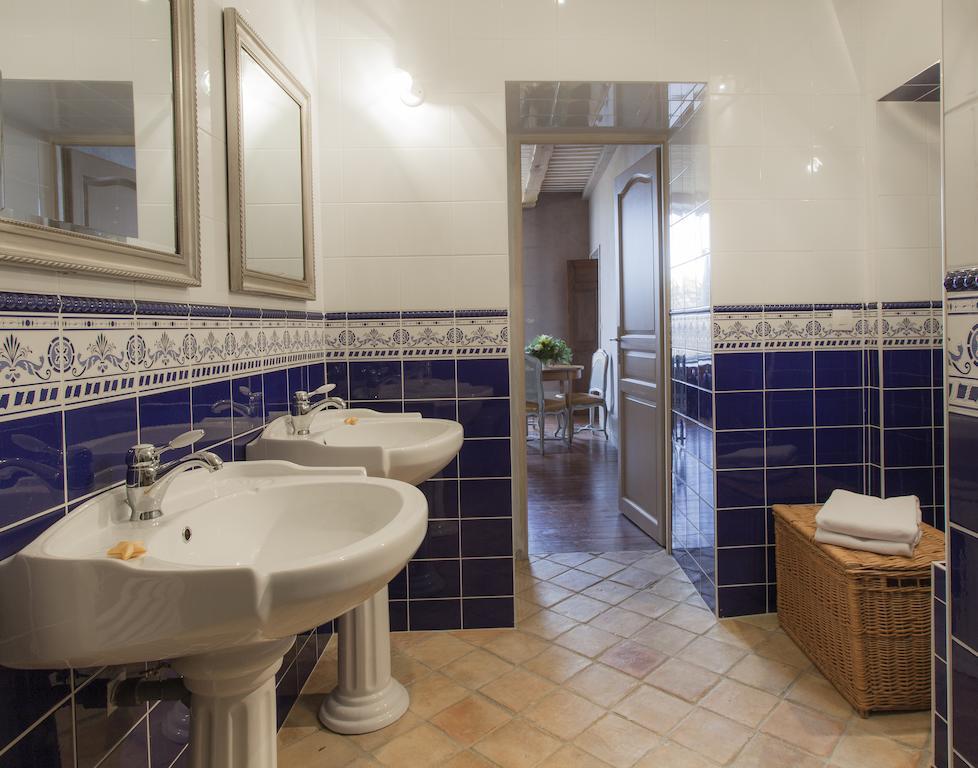 Hotel Cote Cour Chambres D'Hotes Bourg-Saint-Andéol Room photo